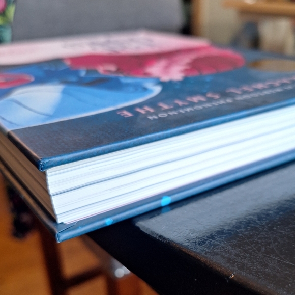 Lore Olympus Volume One Exclusive Edition - Picture 4 of 11